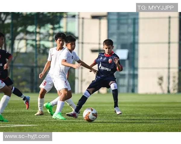 全民冠军足球门将教练助力青少年成长提升守门员技能与竞技水平